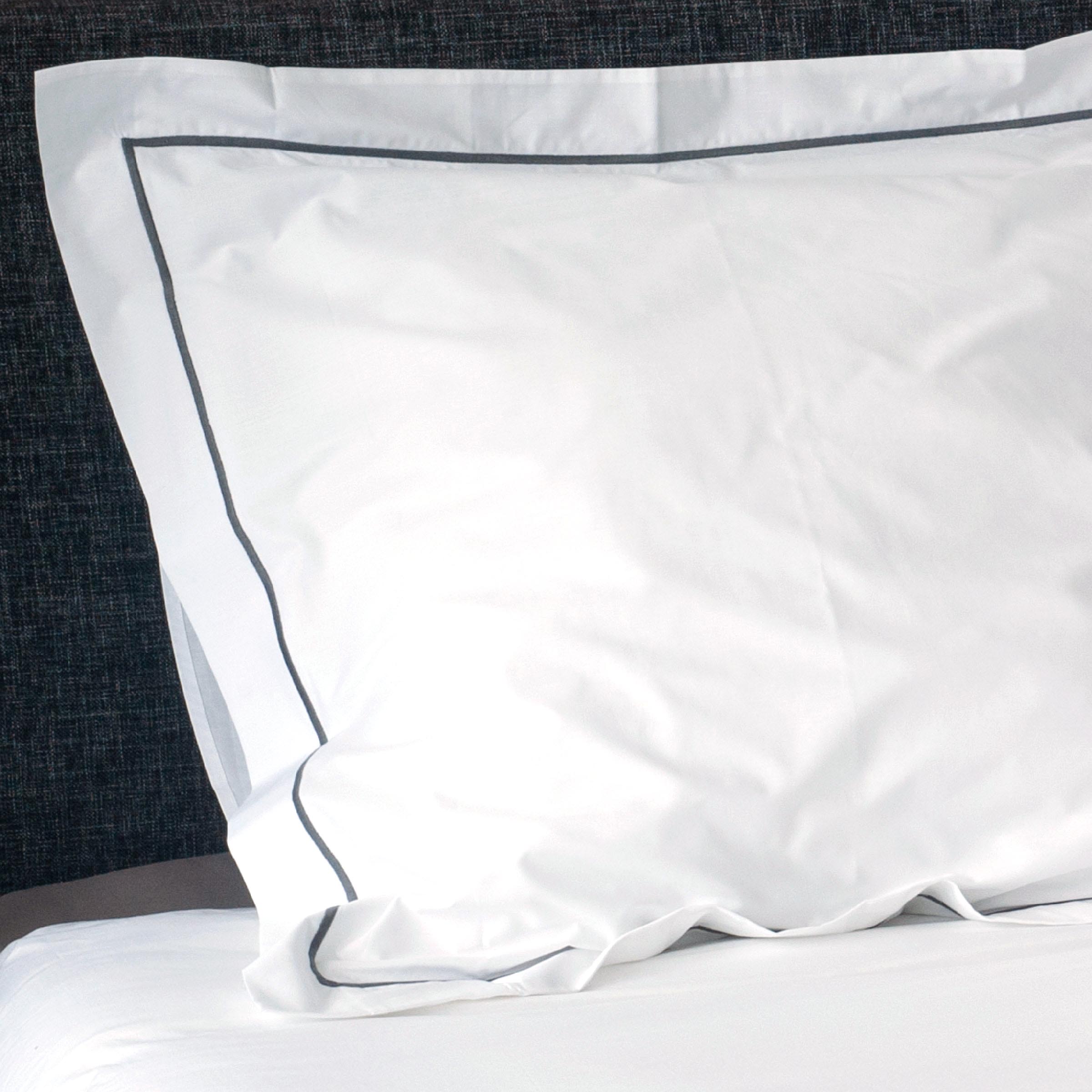 Dommelin Kussensloop Volant Cortina Percal 200TC Wit - Antraciet 60 x 70 cm