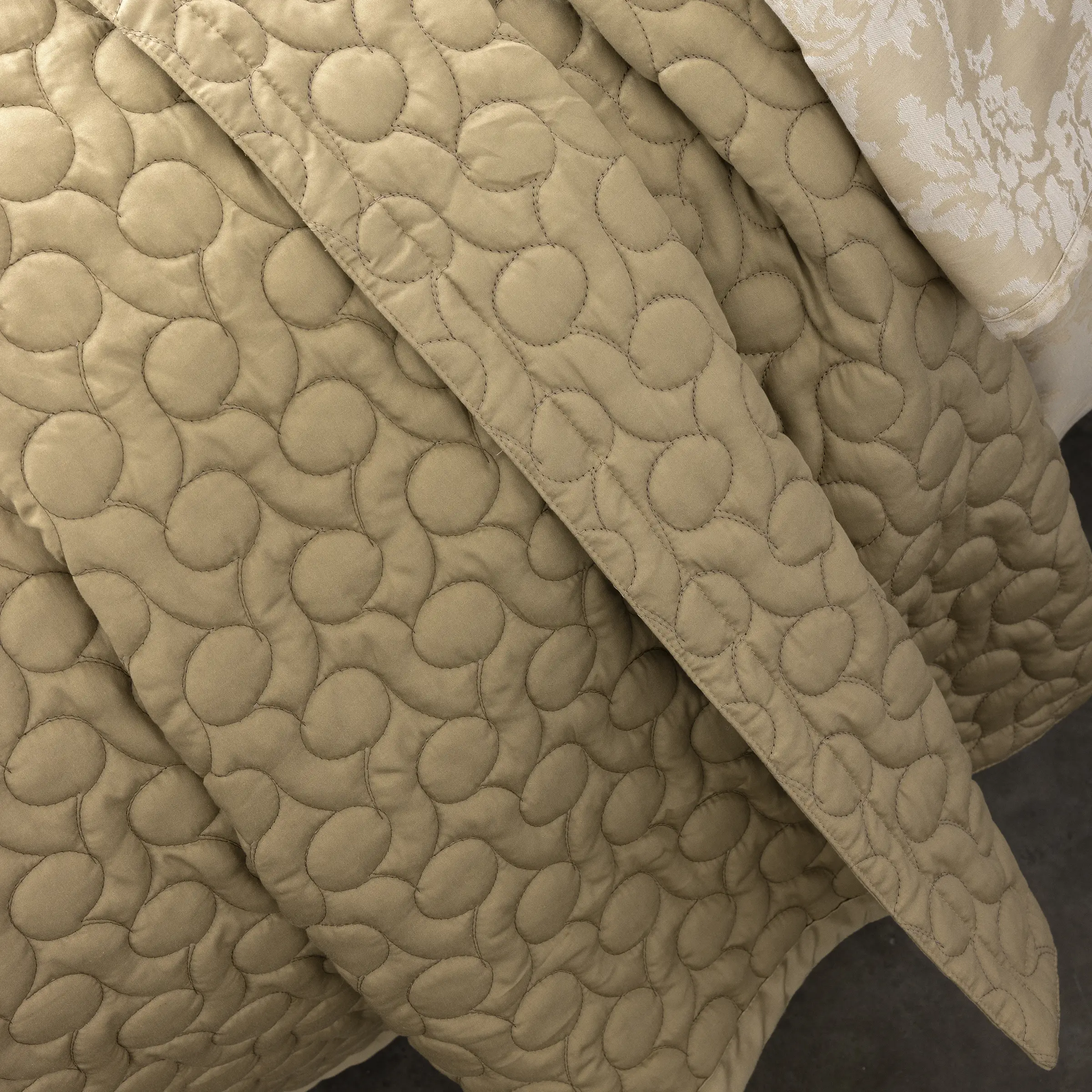 Alexandre Turpault Sprei Poesie Satijn Desert 260 x 240 cm