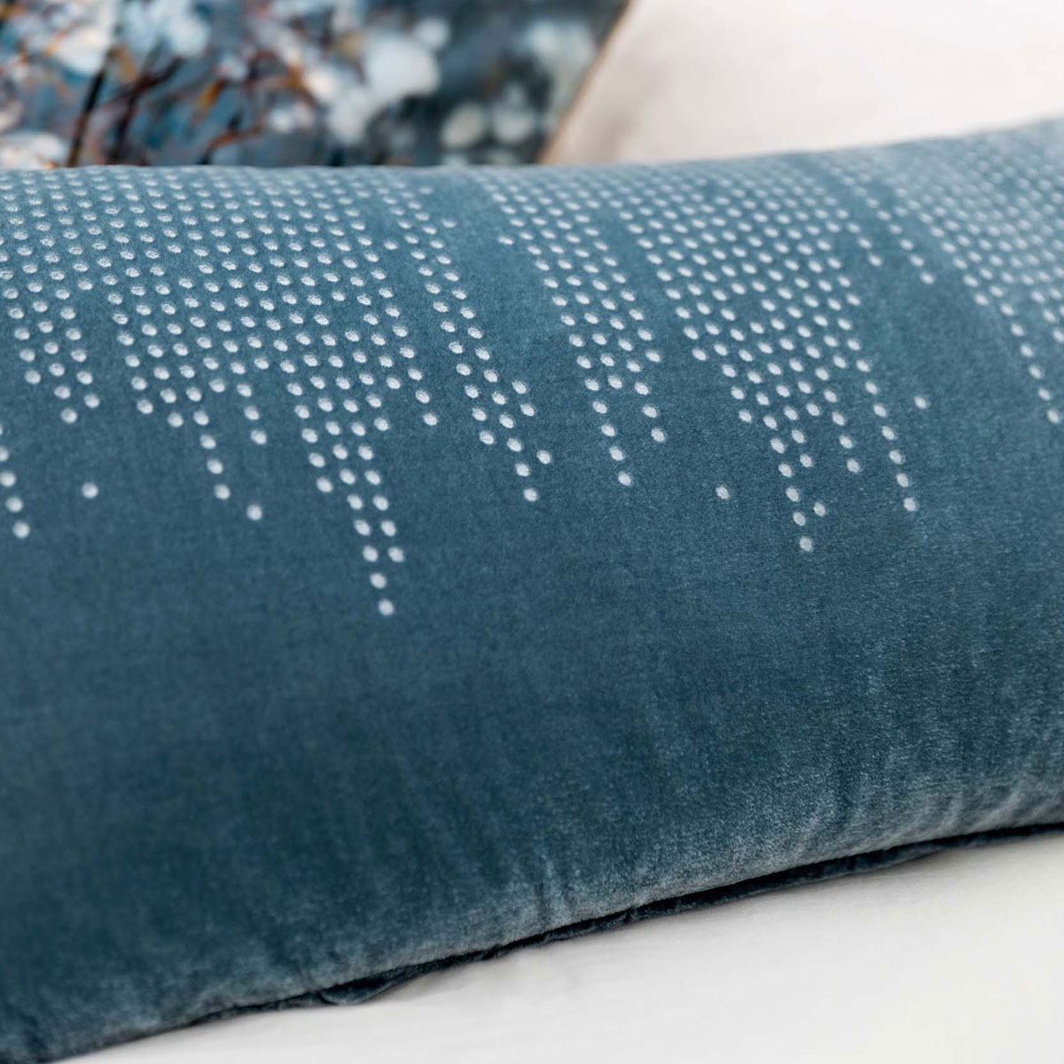 Mrs.Me Sierkussen Cascade Velours Light Petrol 45 x 60 cm