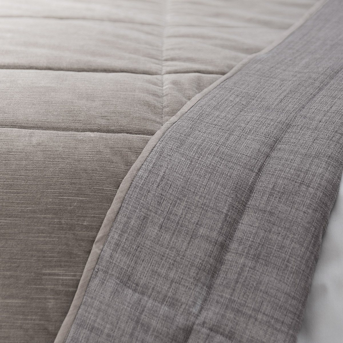 Mrs.Me Bedeind Sprei Hero Velours Taupe 140 x 300 cm