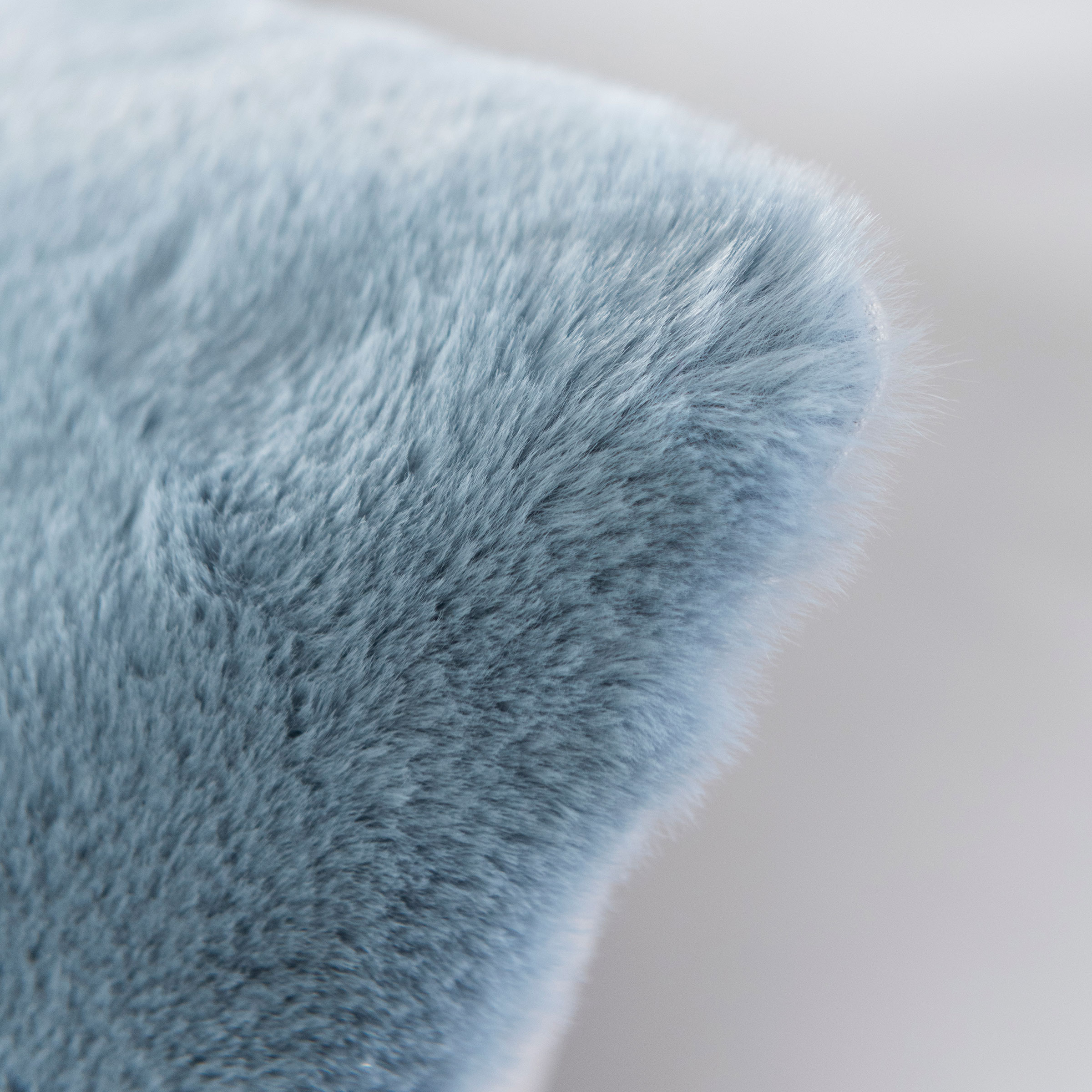 Mrs.Me Sierkussen Caprice Imitatiebont Powderblue