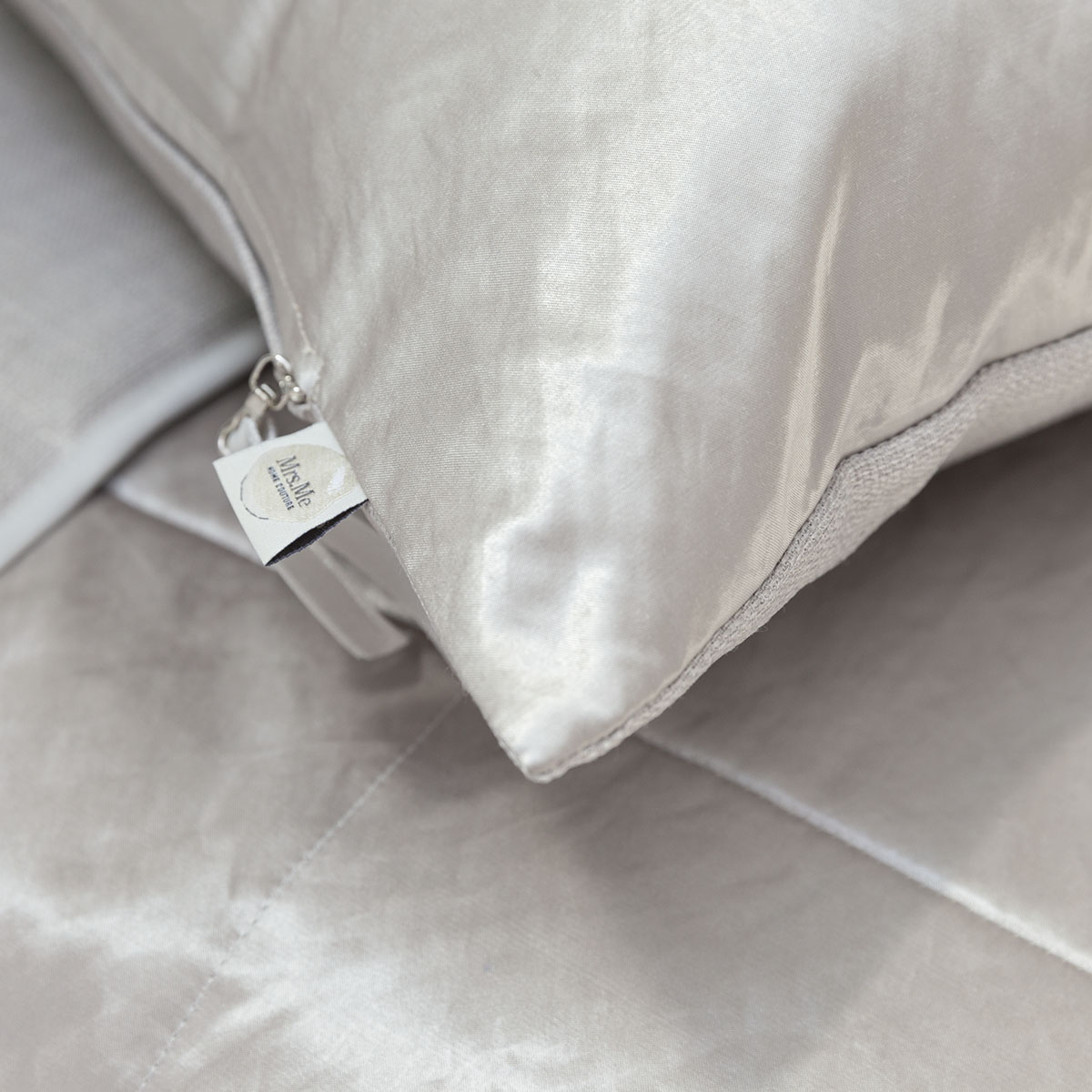 Mrs.Me Sierkussen Sublime Polykatoen - Metaal Sand 45 x 60 cm