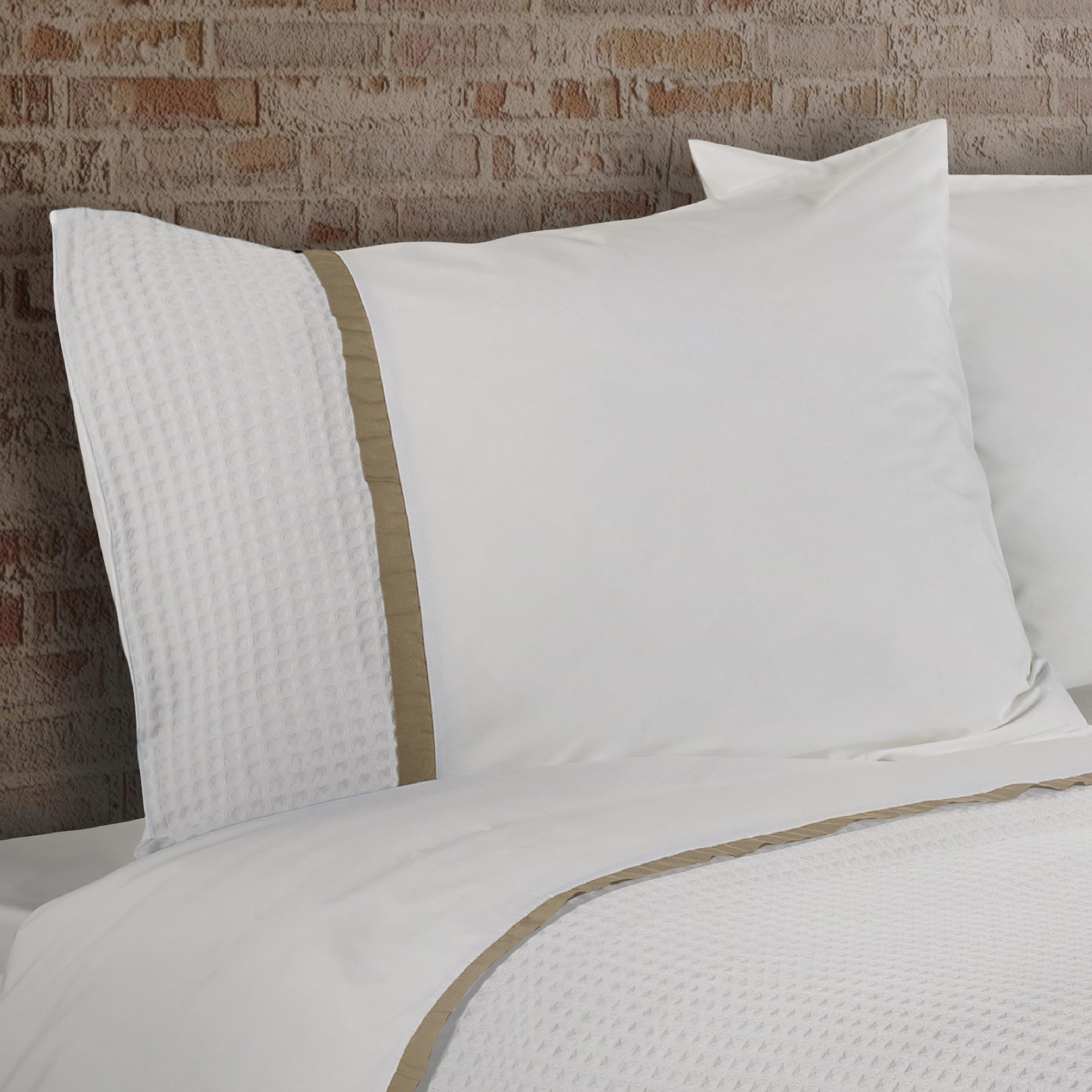 Dommelin Kussensloop Bari Percal 200TC Wit - Kaki 60 x 70 cm