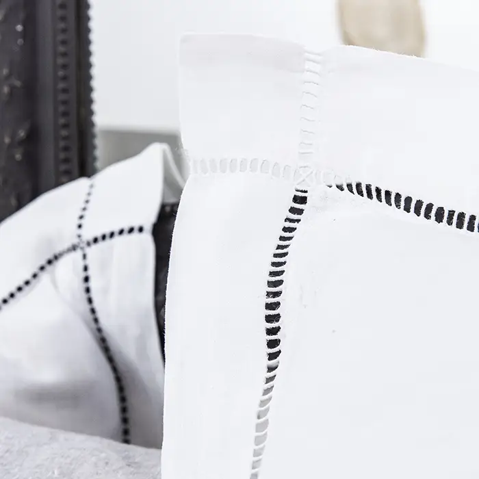 Alexandre Turpault Kussensloop Keops Volant met Venetiaans Kant