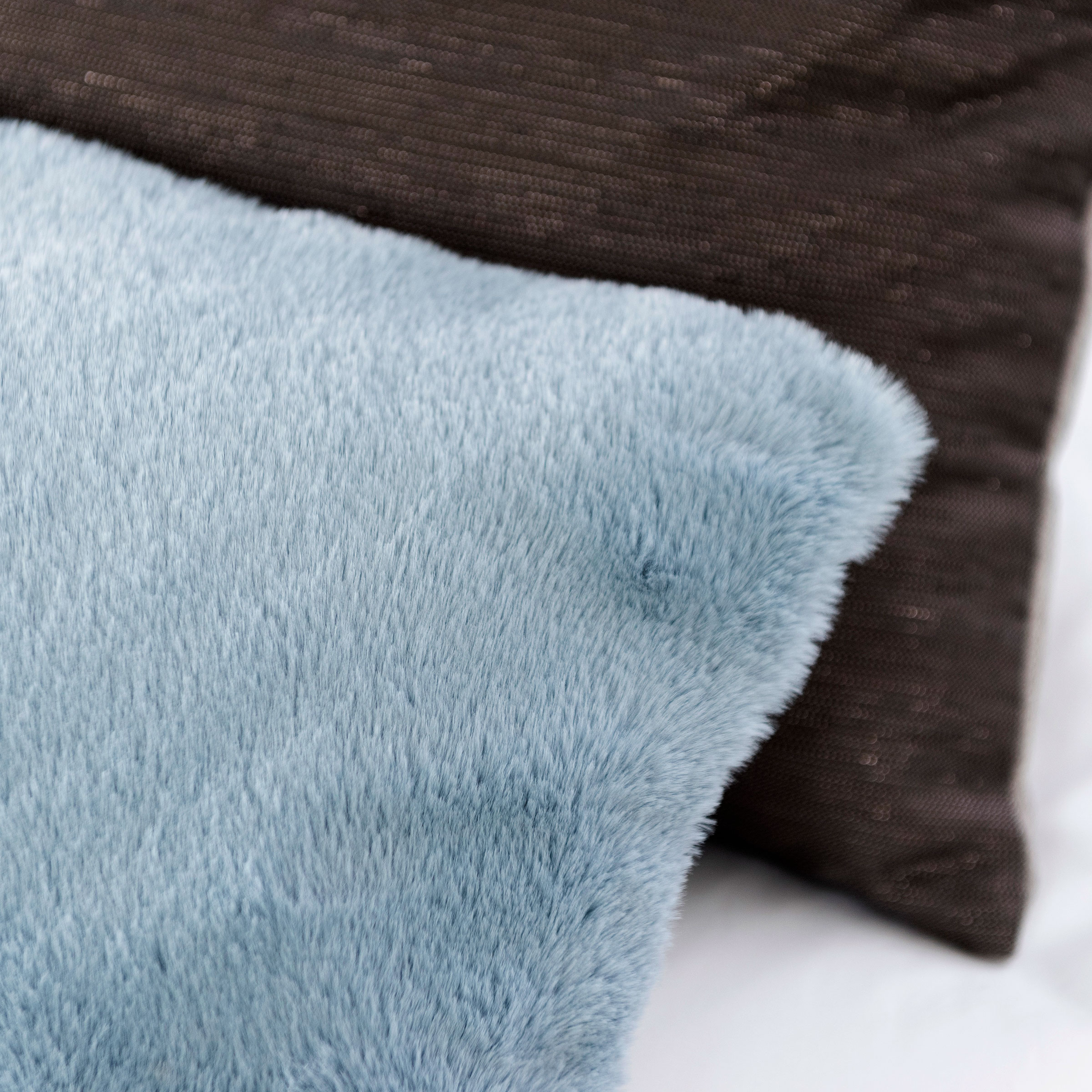 Mrs.Me Sierkussen Caprice Imitatiebont Powderblue