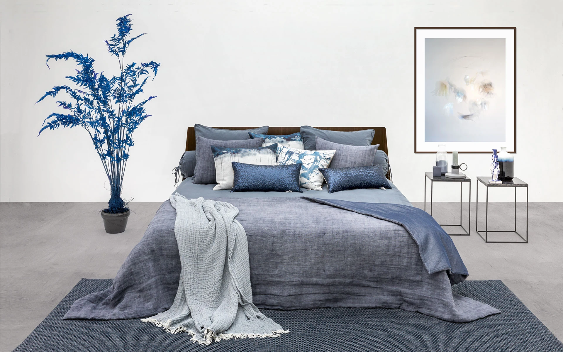 bed, duvet, kussen, lamp, abstracte kunst