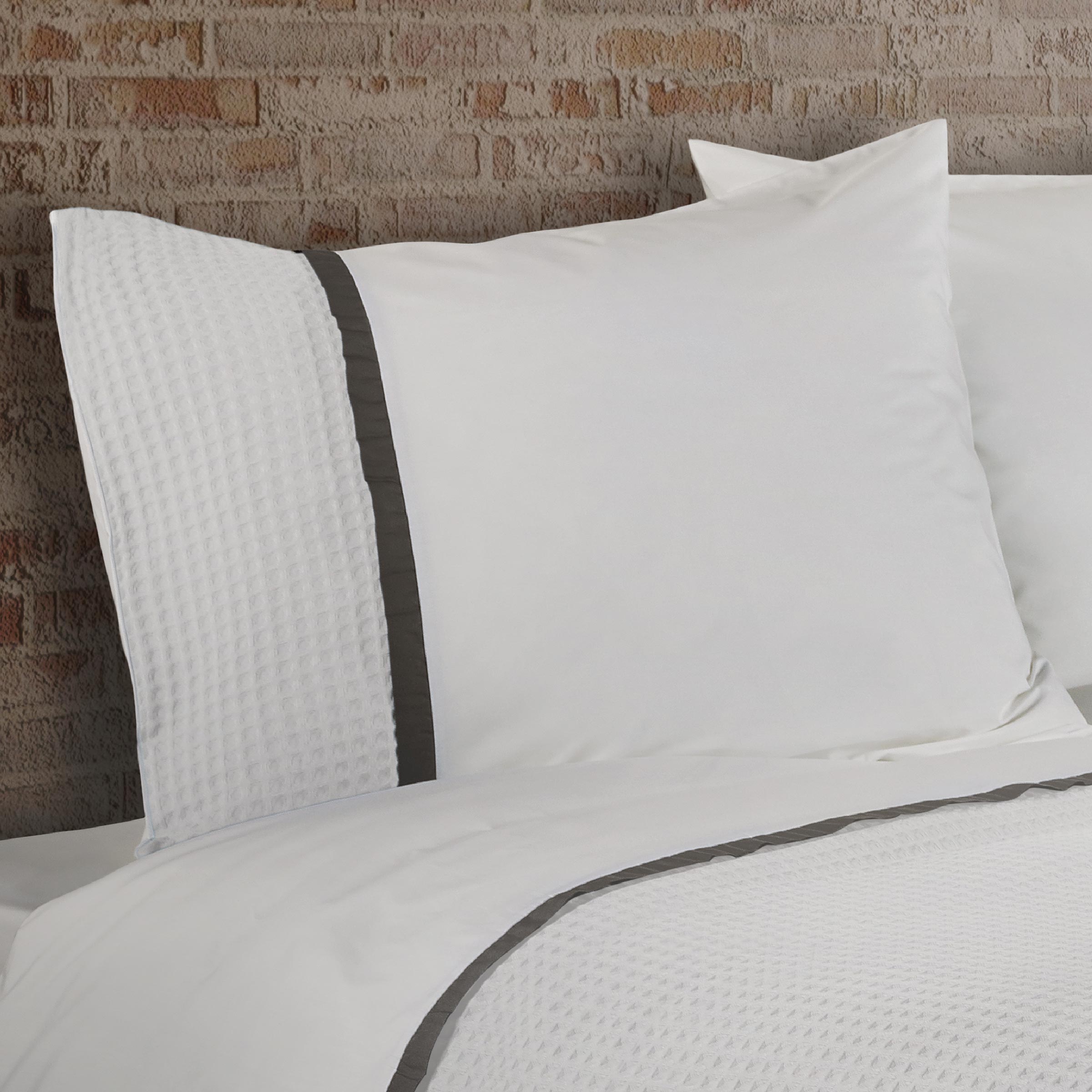 Dommelin Kussensloop Bari Percal 200TC Wit - Leisteengrijs 60 x 70 cm