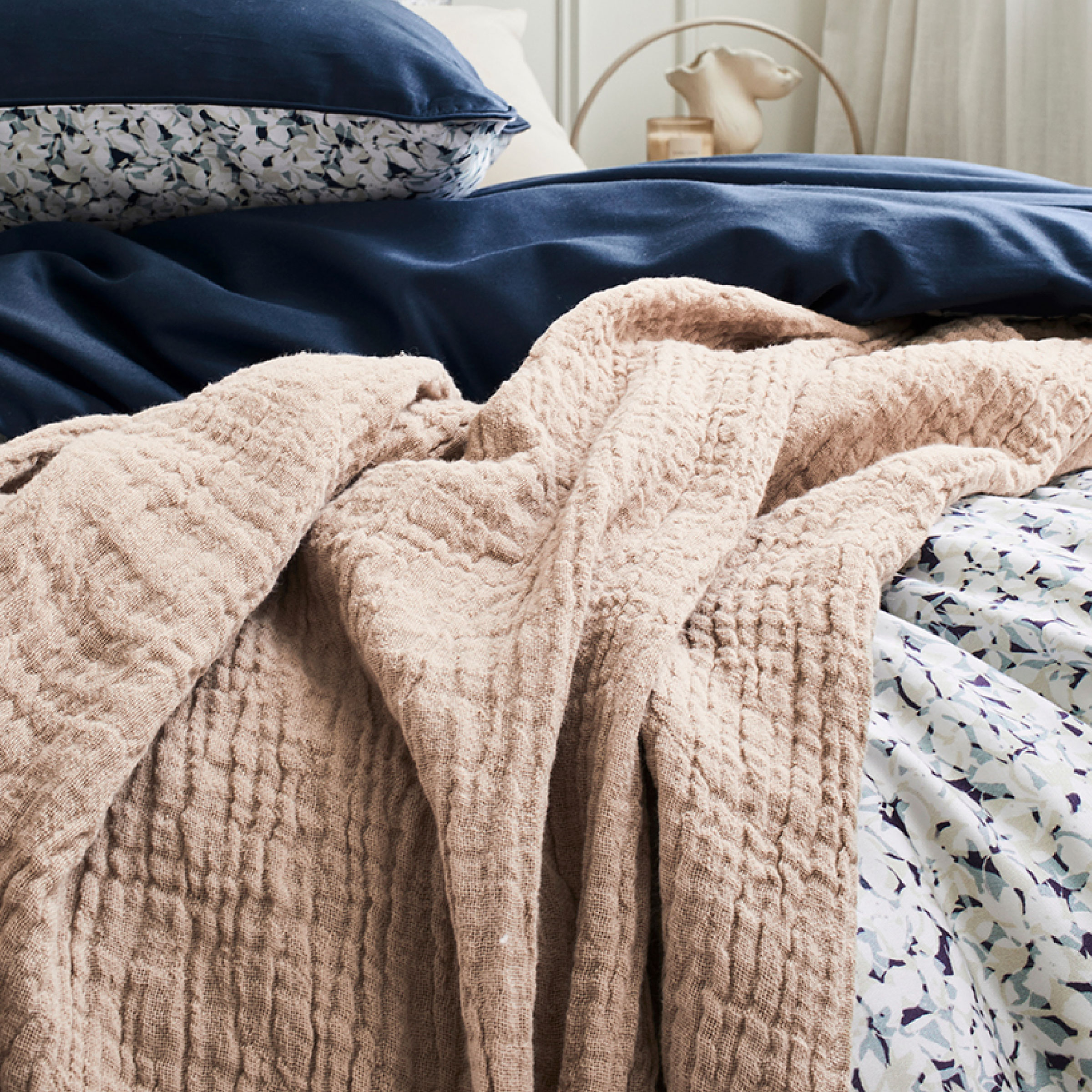 Essix Sprei Jazzy Stonewashed Katoengaas Biscuit 260 x 240 cm