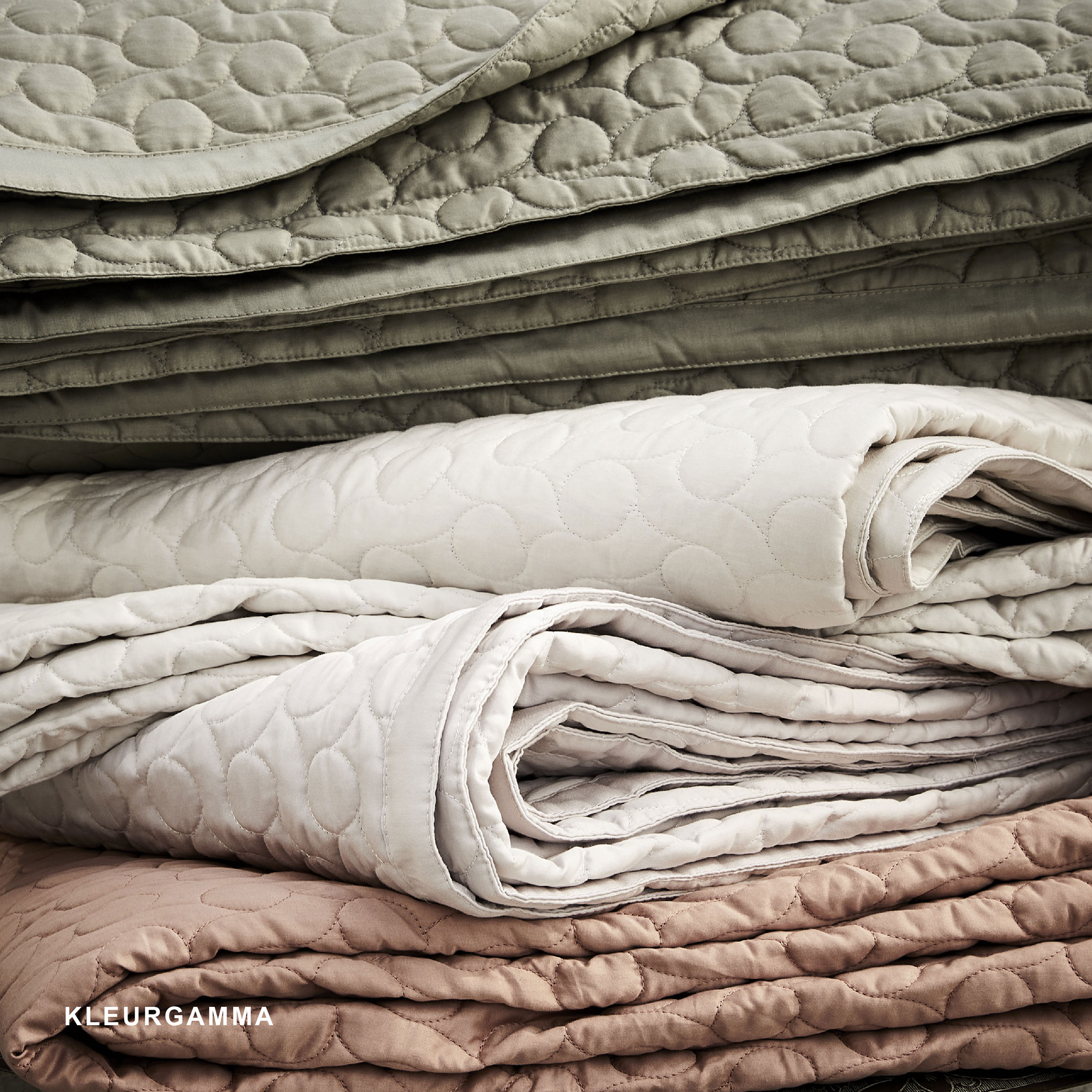 Alexandre Turpault Sprei Poesie Satijn Kaki 260 x 240 cm