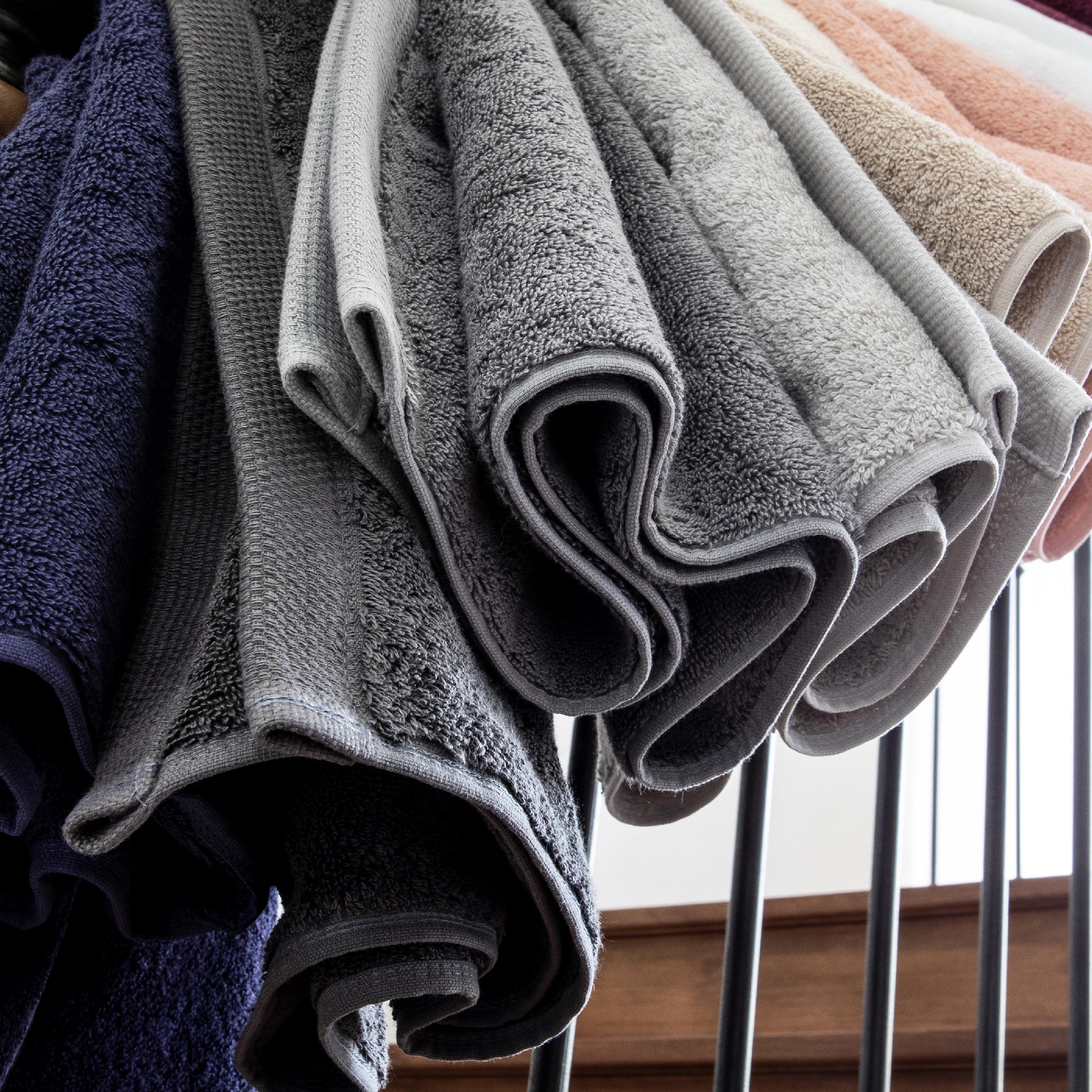 Alexandre Turpault Gastendoekje Essentiel Organic Katoen 650 gr/m2 Graphite 40 x 60 cm