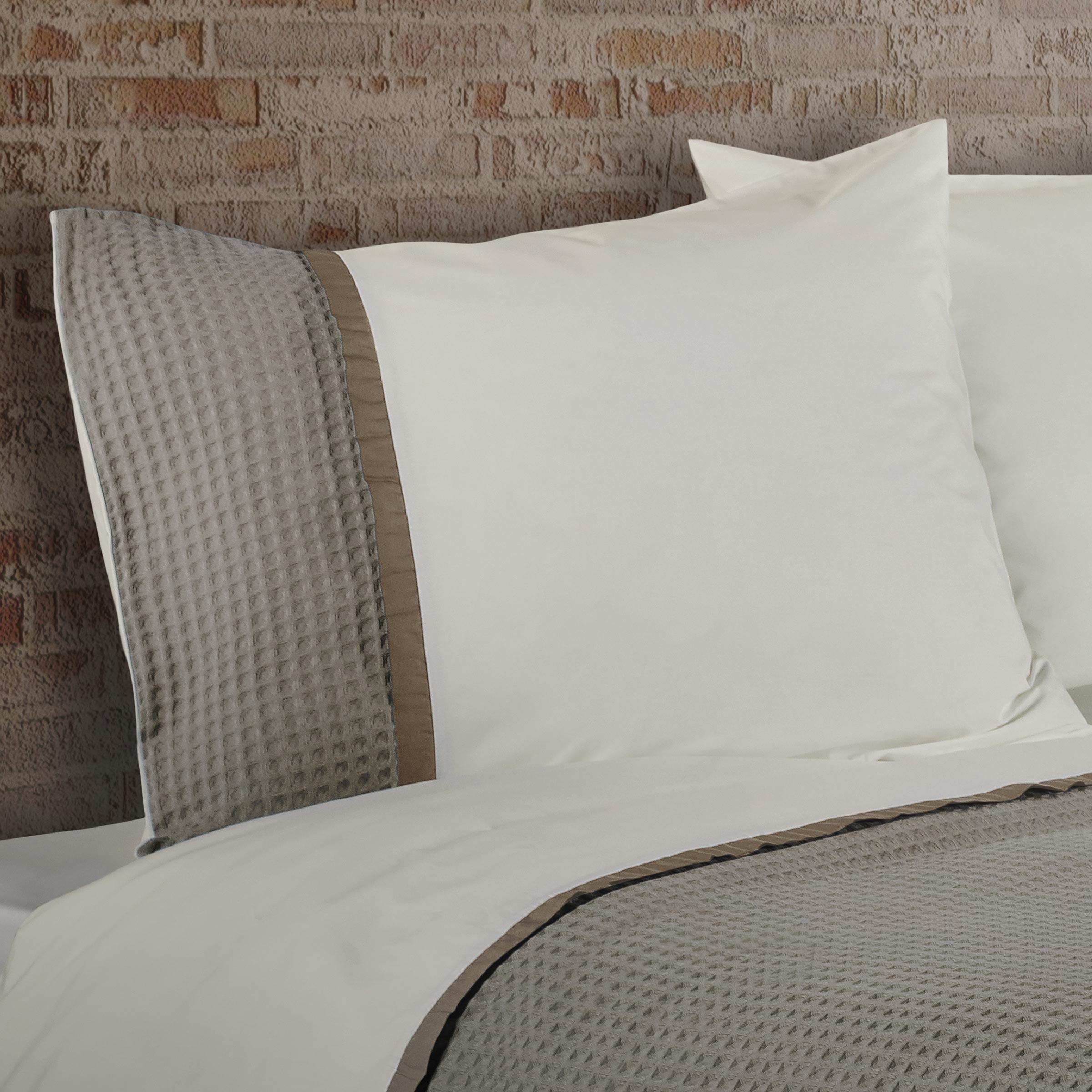 Dommelin Kussensloop Bari Percal 200TC Taupe - Nootmuskaat 60 x 70 cm