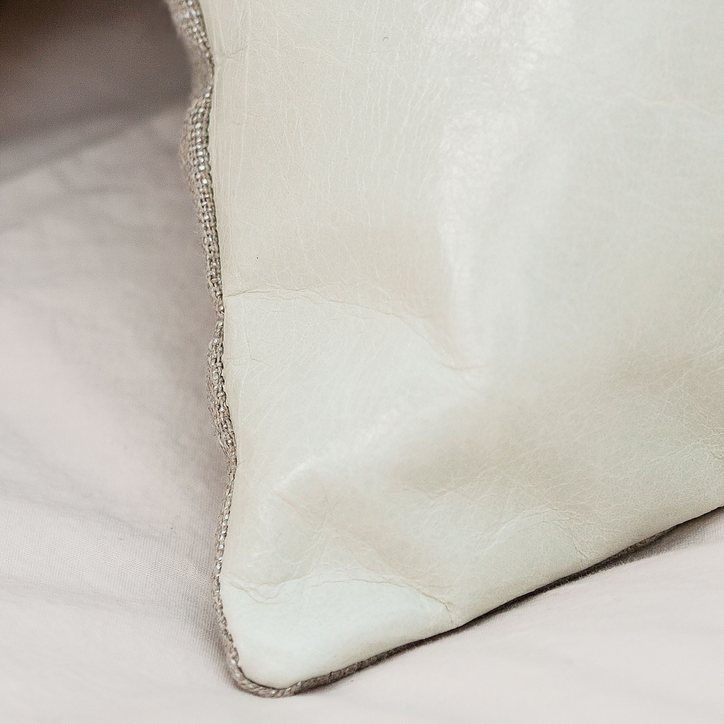 Mrs.Me Sierkussen Pavilion Leer Milk 30 x 60 cm