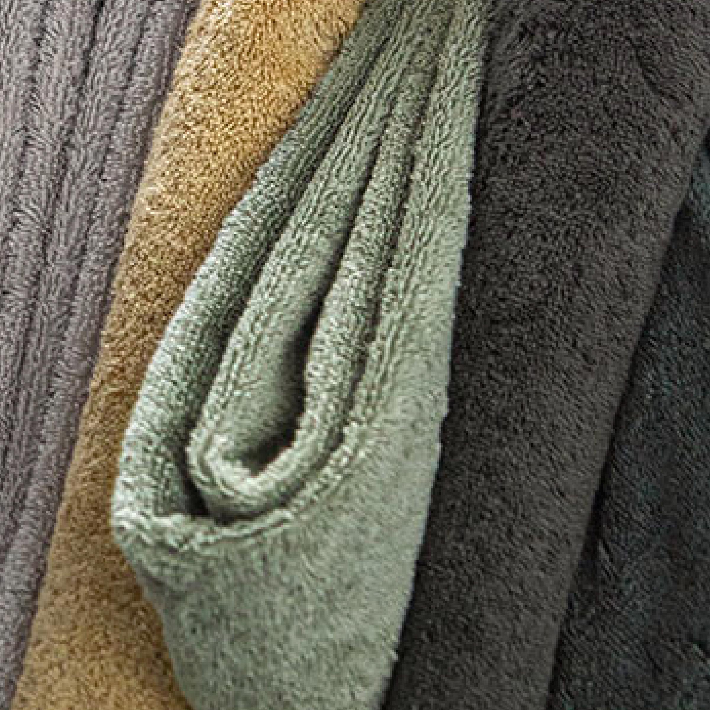 Alexandre Turpault Douchelaken Essentiel Organic Katoen 650 gr/m2 Eucalyptus 70 x 140 cm