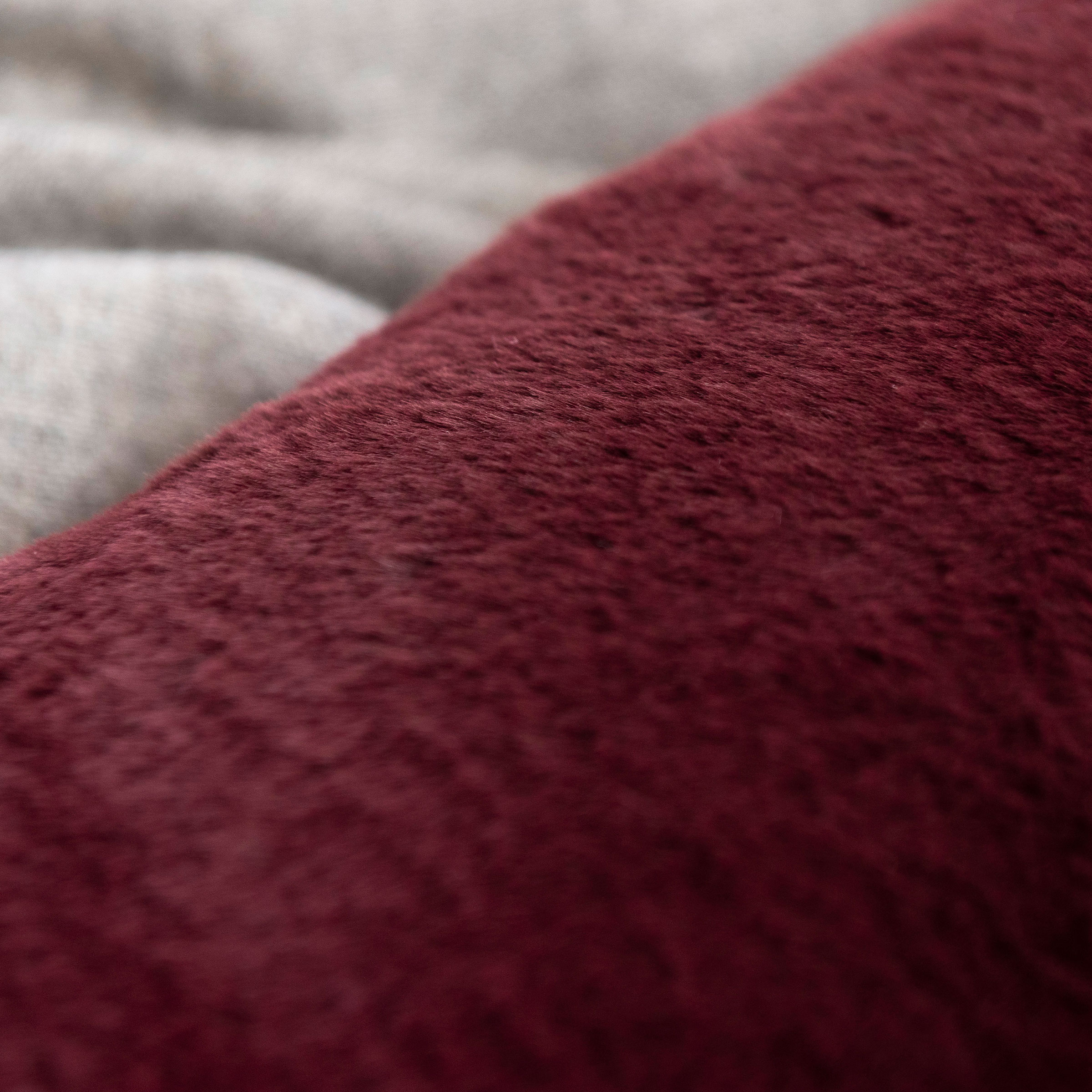 Mrs.Me Sierkussen Caprice Imitatiebont Ruby