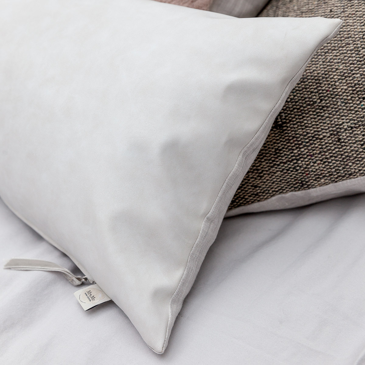 Mrs.Me Sierkussen Pure Kunstleer Chalk White 45 x 60 cm