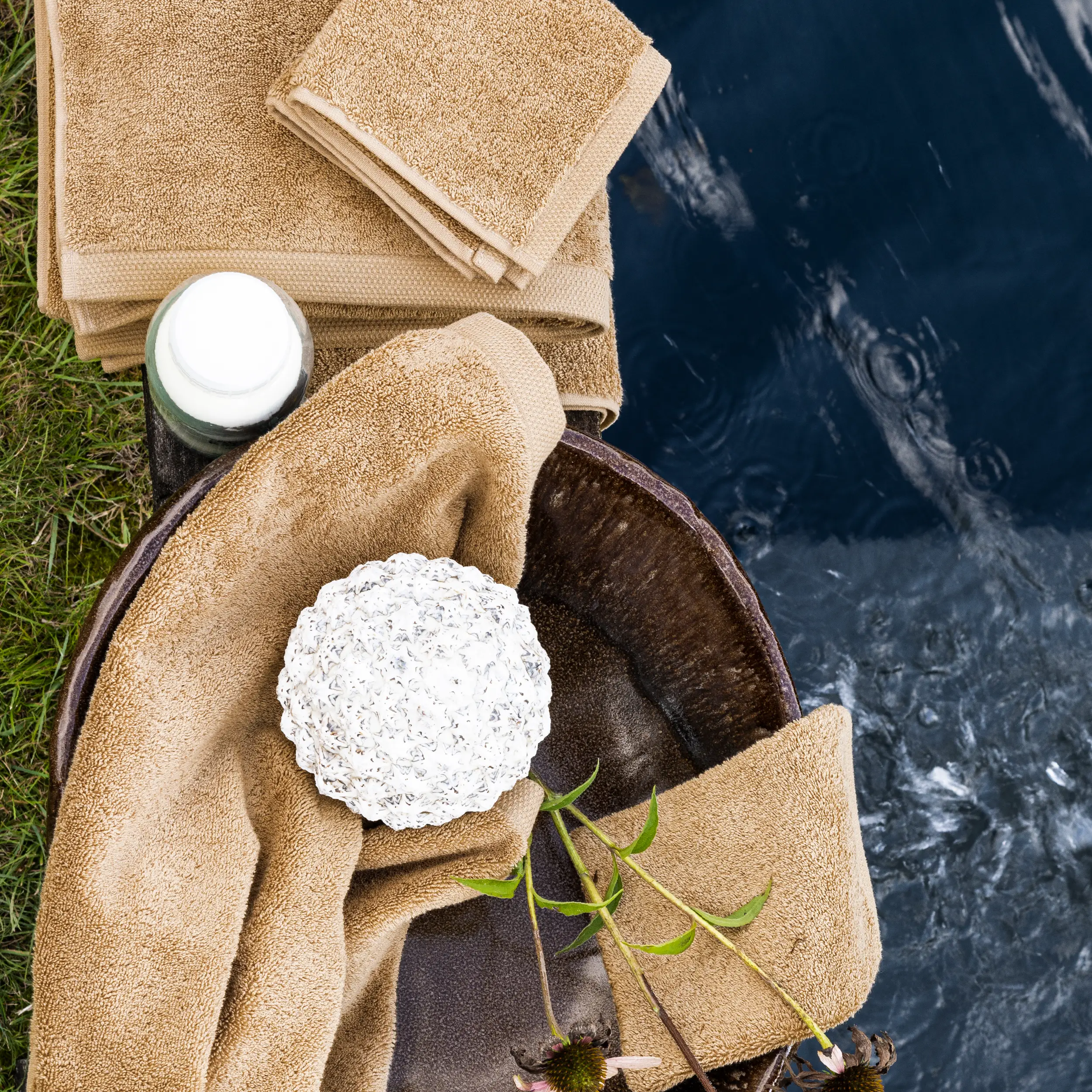 Alexandre Turpault Douchelaken Essentiel Organic Katoen 650 gr/m2 Golden Clay 70 x 140 cm