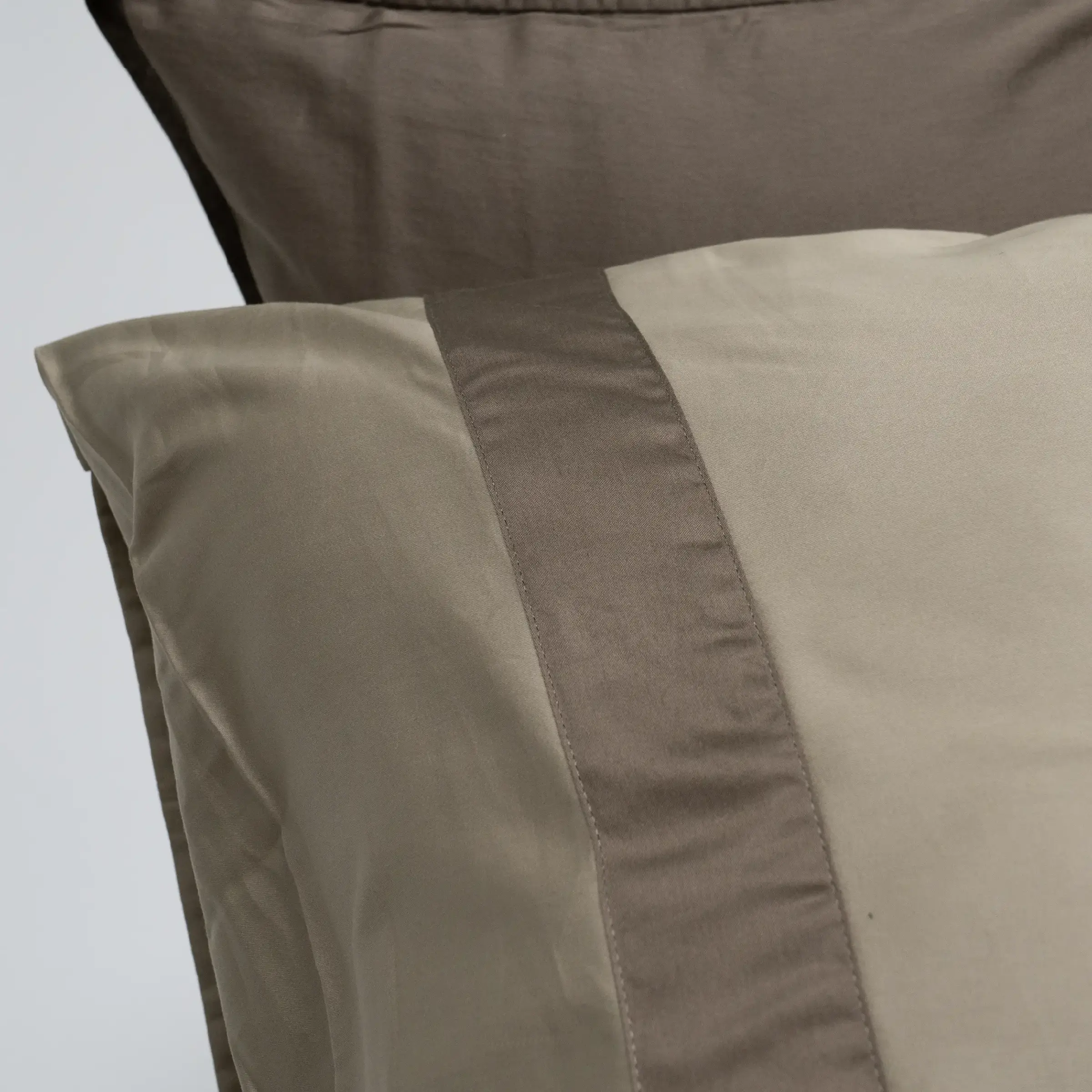 Dommelin Kussensloop Listra Satijn 300TC Olijf - Leem 60 x 70 cm