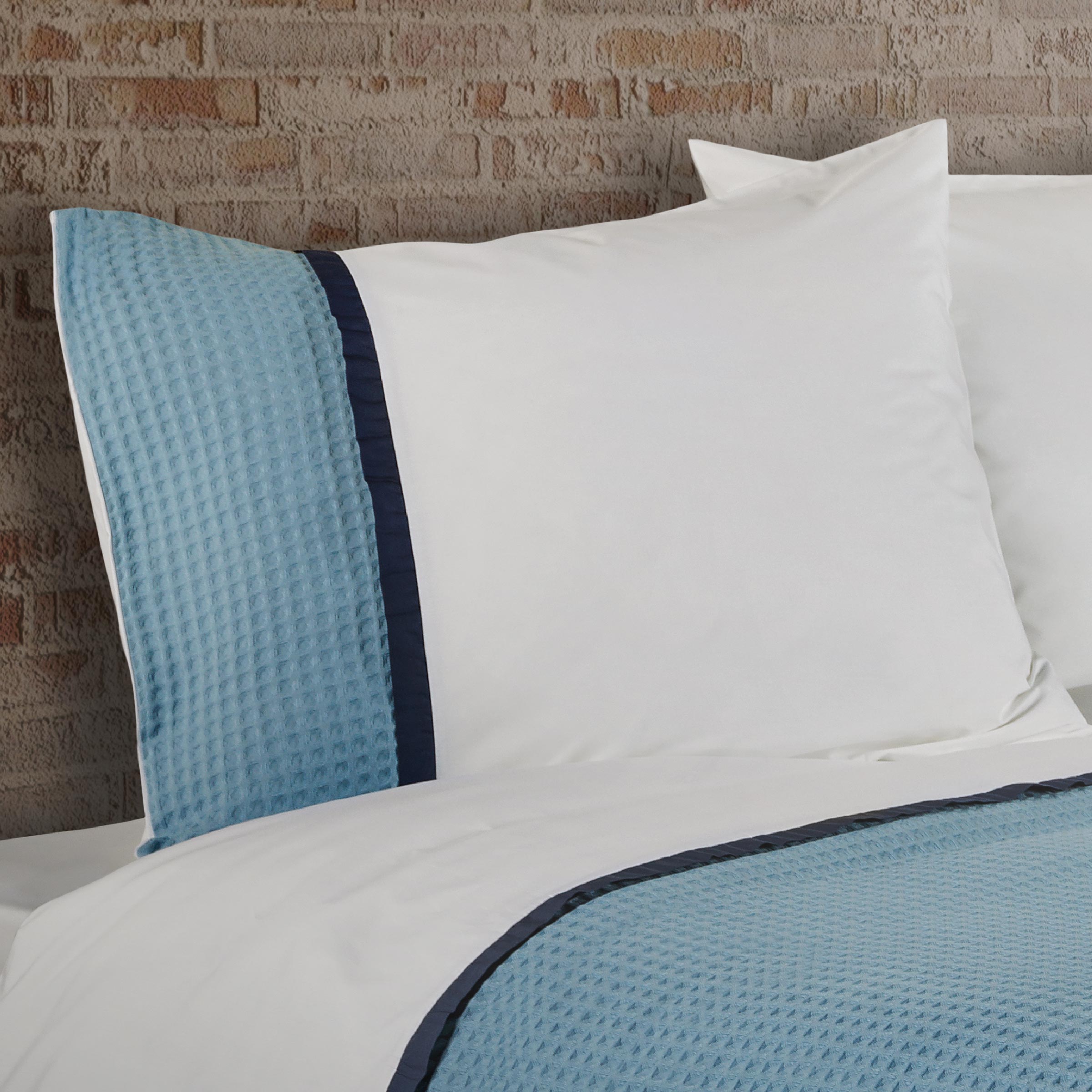 Dommelin Kussensloop Bari Percal 200TC Pastelblauw - Nachtblauw 60 x 70 cm