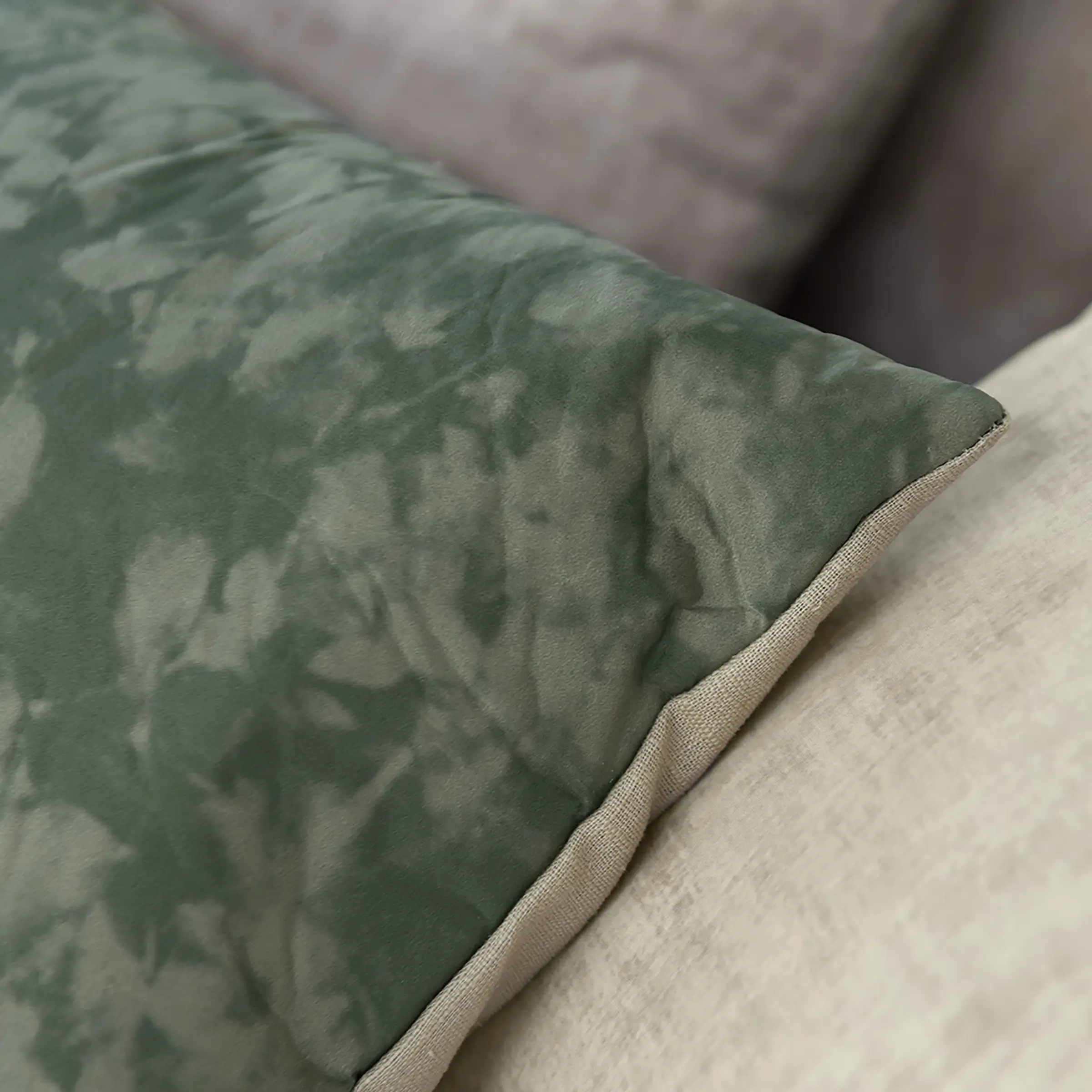 Mrs.Me Sierkussen Foliage Recycled PL Green 30 x 60 cm