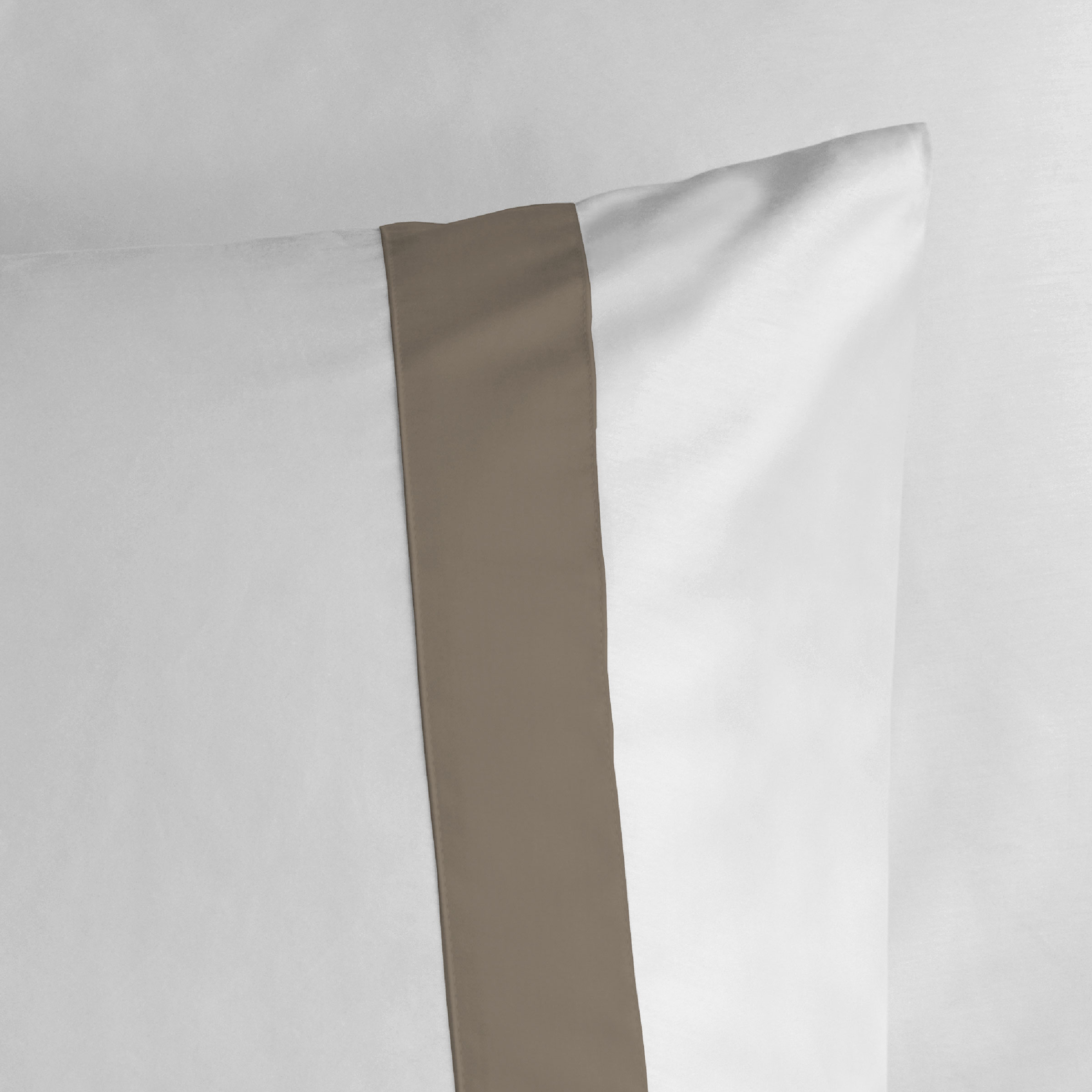 Dommelin Kussensloop Listra Satijn 300TC Wit - Nootmuskaat 60 x 70 cm