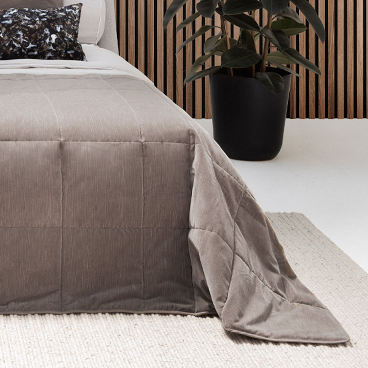 Mrs.Me Bedeind Sprei Hero Velours Taupe 140 x 300 cm